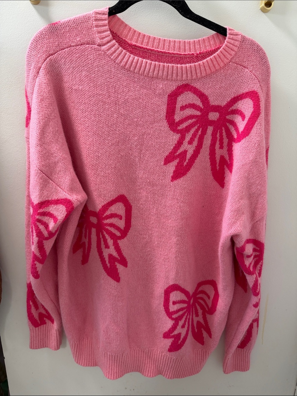 Boutique Women's Pink Bow Pattern Crewneck Sweater